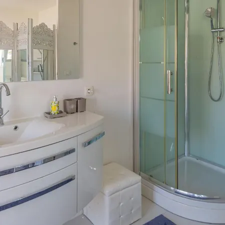 Apartment Presqu'ile By Interhome